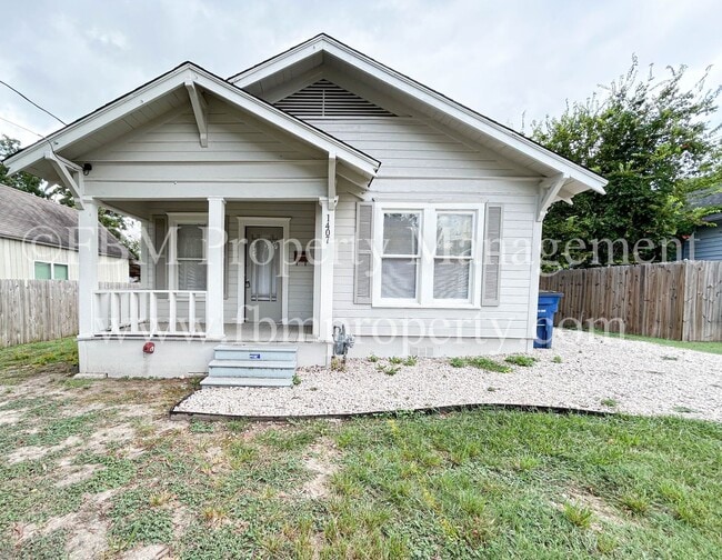 Building Photo - 1407 N Preston St