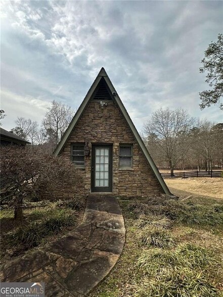 4984 Donald Dr