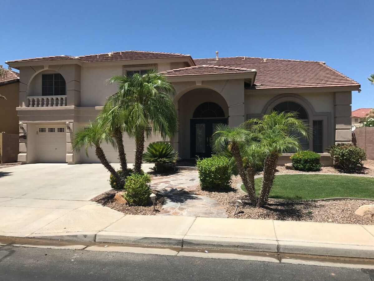 Photo - 5 bedroom 3.5 bathroom Home *Dreaming Summit*