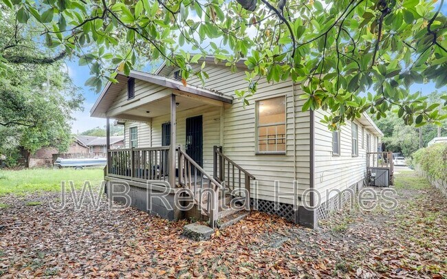 Photo - 330 W 26th St