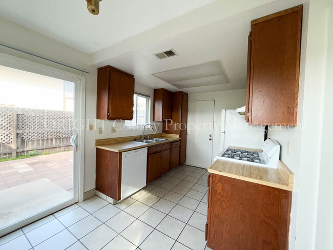 AVAILABLE OCTOBER - 2 Bedroom / 1.5 Bath Apartment in Lompoc