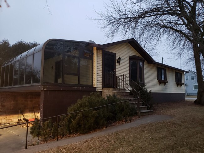 Apartments For Rent In Two Rivers Wi Forrent Photo 1124 Harbor St