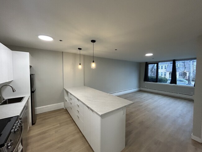 Photo - 1585-1585 Oxford St Unit 402