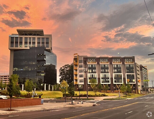 Building Photo - 1700 S Tryon St Rental