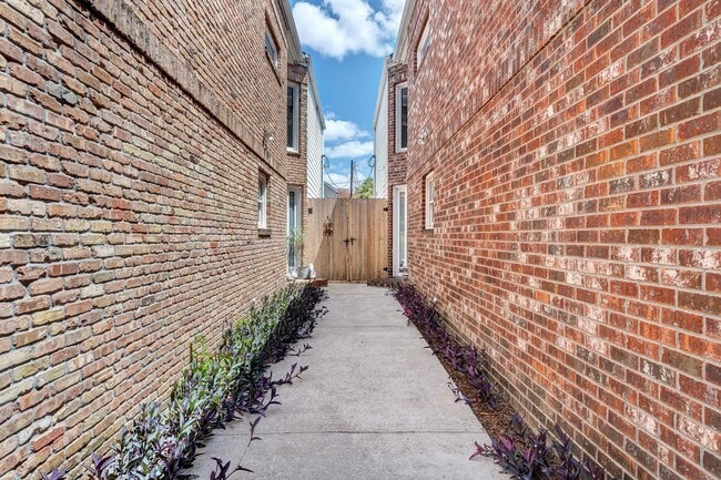 Photo - 511 W 22nd St