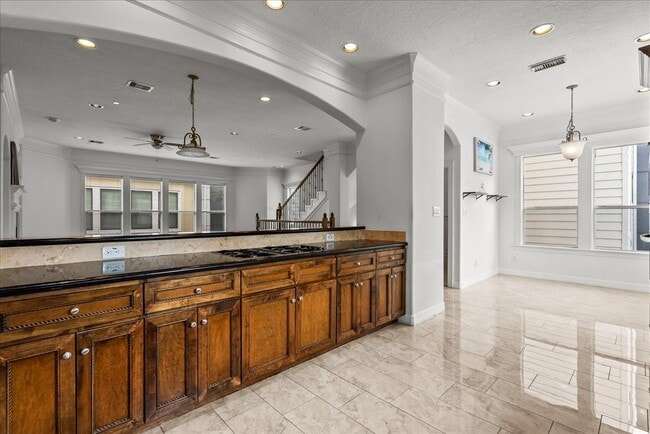 Photo - 6118 Tyne St