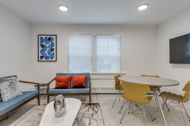 Building Photo - 1425 Haro St Unit 202