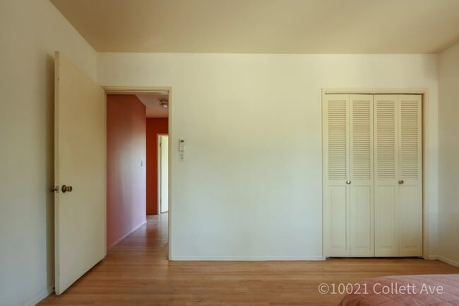 Photo - 10021 Collett Ave