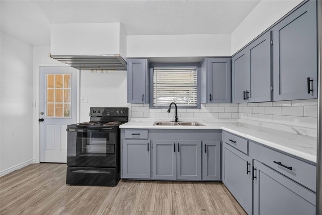 Photo - 6207 Heron Dr