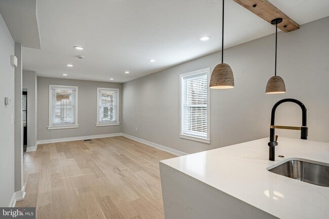 Photo - 303 W Washington St