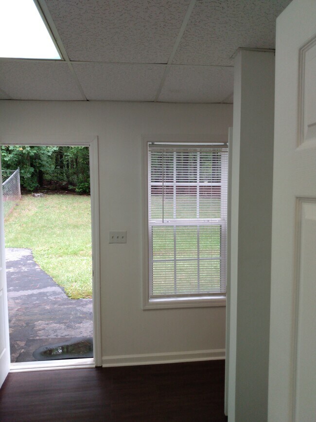 Looking out to private property in woods - 1346 Center Point Rd Apartamentos Unidad 1346A