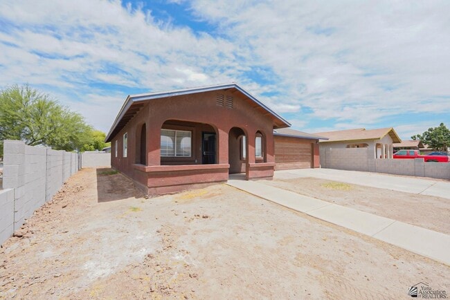 Photo - 604 Yucca St
