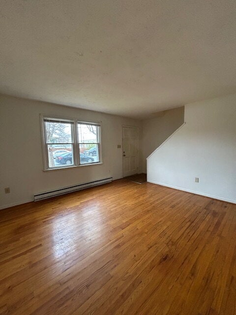 Building Photo - 1/2 Off First Month's Rent with move-in by December 5th, 2025

"Charming 2-Bed Oasis in Front Roy...