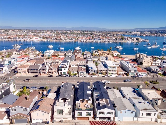Photo - 1025 W Balboa Blvd House