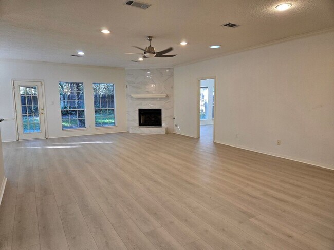 Photo - 120 Hiwon Dr