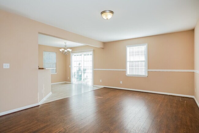 Photo - 721 Champion St