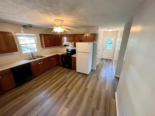 Photo - 1086 Duncan Ave