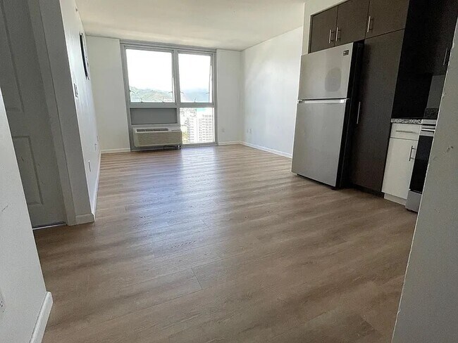 Photo - 988 Halekauwila St