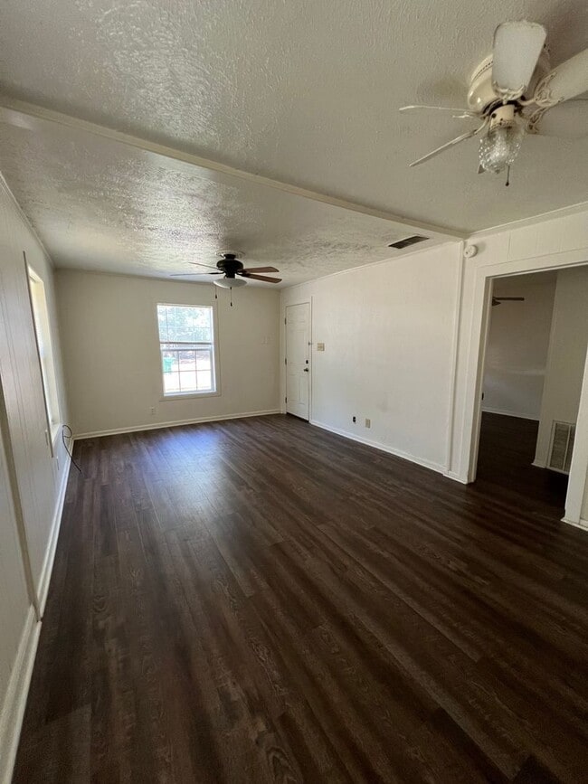 Photo - 561 E Crow St