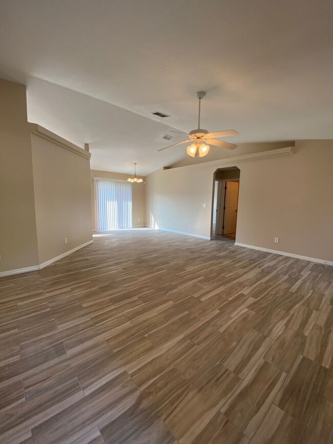 Photo - SILVER SPRINGS SHORES 3/2/2 - *WON'T LAST*