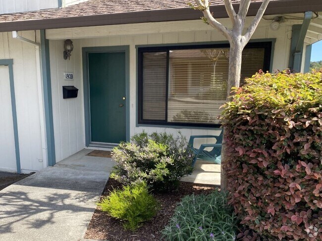 Building Photo - Fabulous 2 Bedroom (plus office - addition... Rental