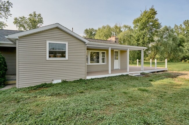 Building Photo - Creekside Charm: Your Dream, 1 of a kind, ... Rental
