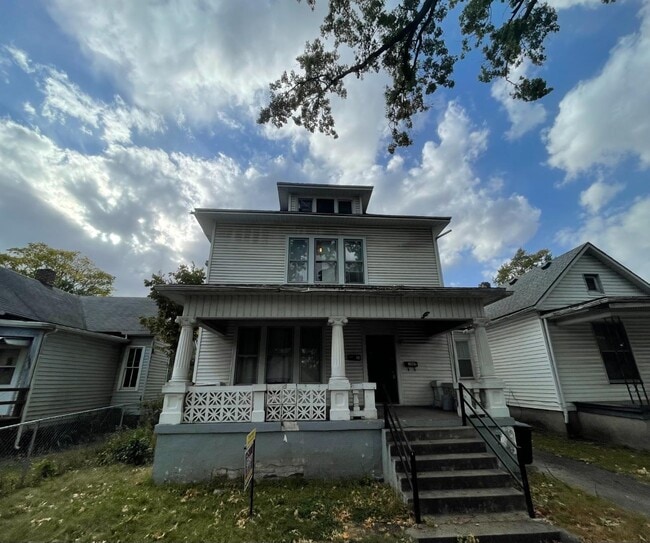 1005 S 8th St