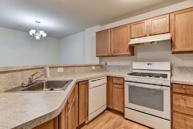 Photo - 3 Bed 2 Bath - Germantown Condo - Washer/Dryer In Unit