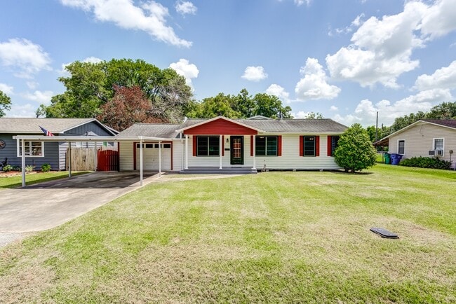 Building Photo - 305 Yaupon St Rental