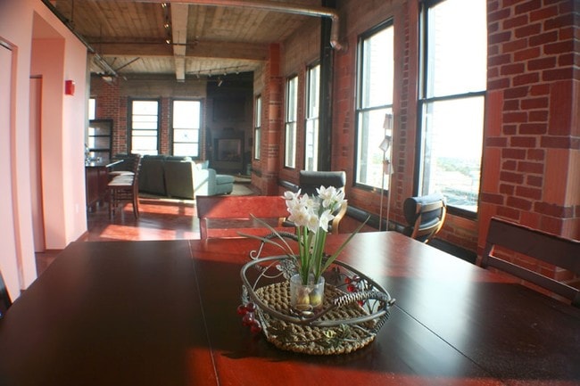 Photo - The Pacific Southwest Building