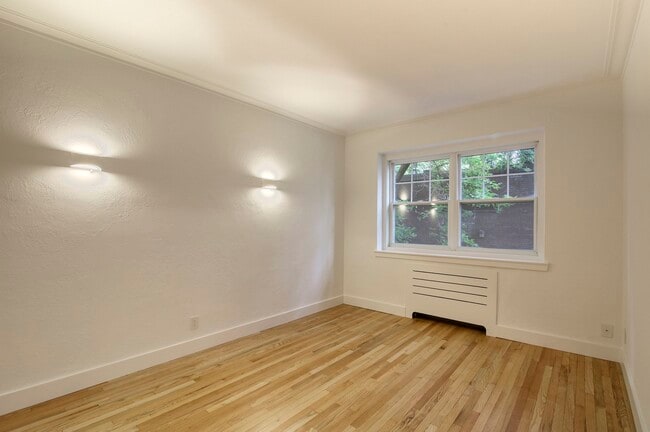 Photo - 4930 Chem. Queen Mary Unité 6