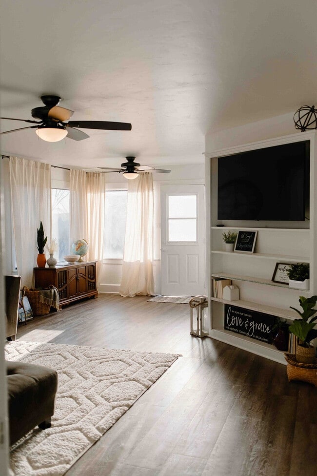 Photo - 511 E Ave N Unit SI ID1536474P