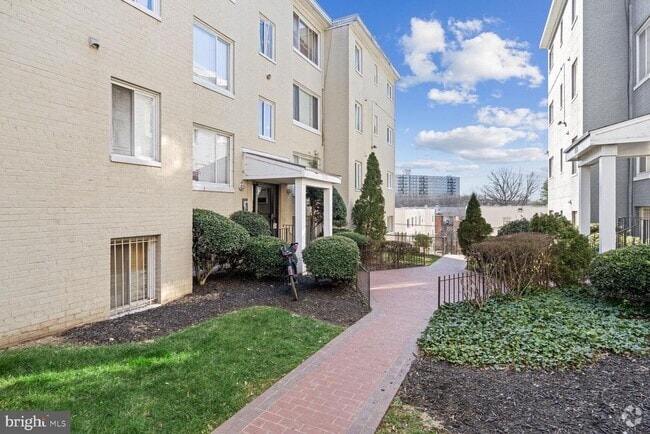 Building Photo - 713 Brandywine St SE Unit 203 Rental