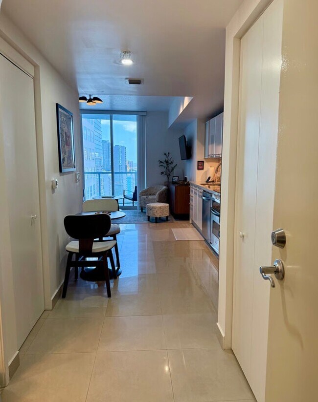 185 SW 7th St Unit 1906