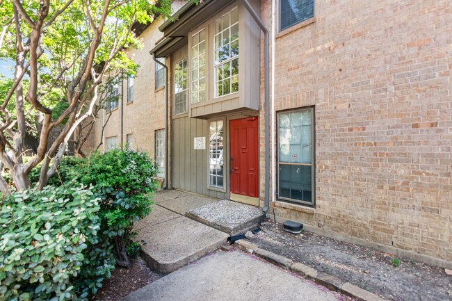 Building Photo - 10438 High Hollows Dr Rental