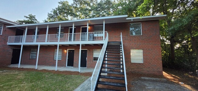 Building Photo - 2 bedroom renovated apartment in Midtown Unit 1