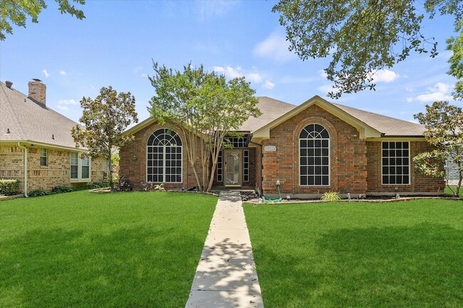 Building Photo - 2329 Penrose Dr