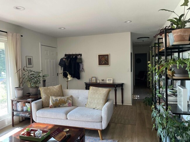 Photo - 3 bedrooms, 2 bathrooms, fenced yard!