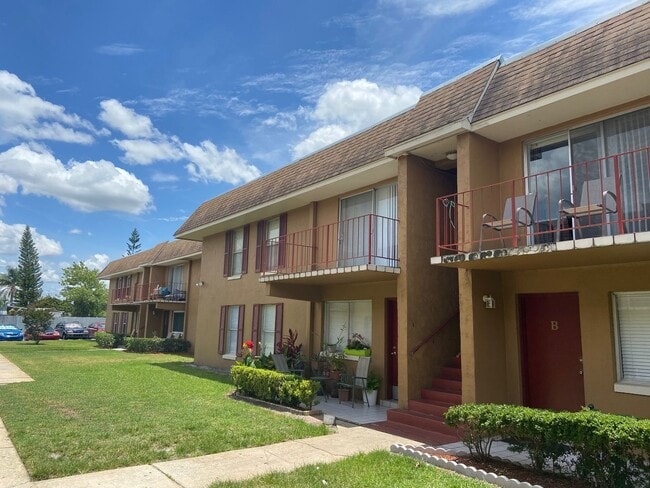 Building Photo - Two bedroom & Two bathroom Condo with balcony and laundry facilities