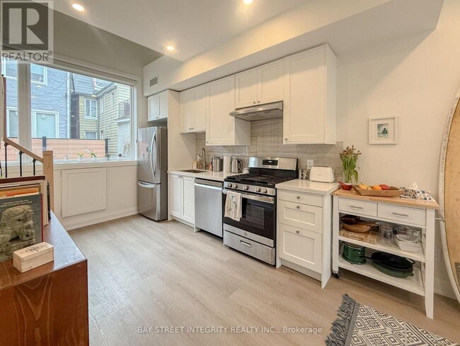Photo - 598 Crawford St