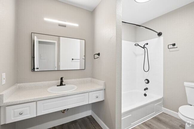 2BR, 1BA - 980SF - Bathroom