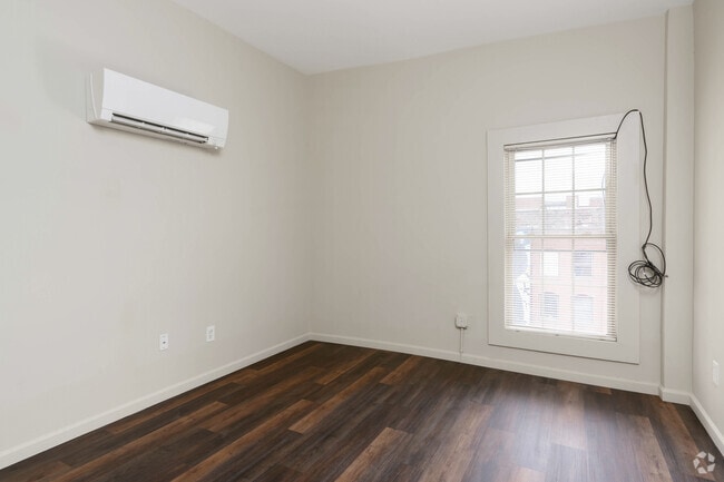 2BR, 1BA - Bedroom