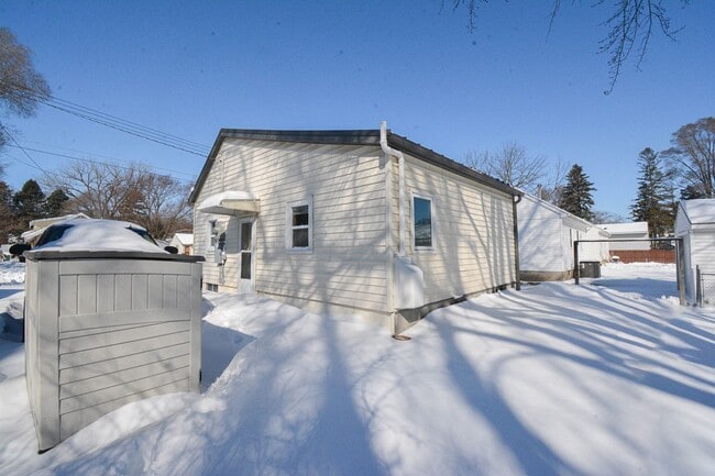 Photo - Cozy 2 Bedroom SE Rochester Home with Incredible Yard!