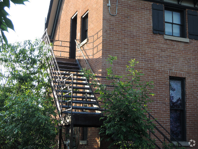 Building Photo - 334 E Mulberry St Unit 4 Rental