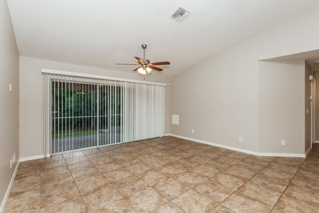Photo - 769 Oakridge Ave S