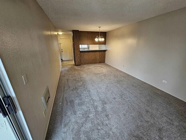 Photo - Upstairs 1-Bedroom in Central Location! Unidad A202