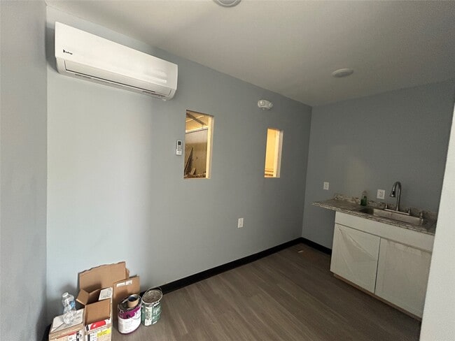 Building Photo - 6936 Lozier St