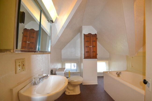 Photo - 540 E Buchtel Ave