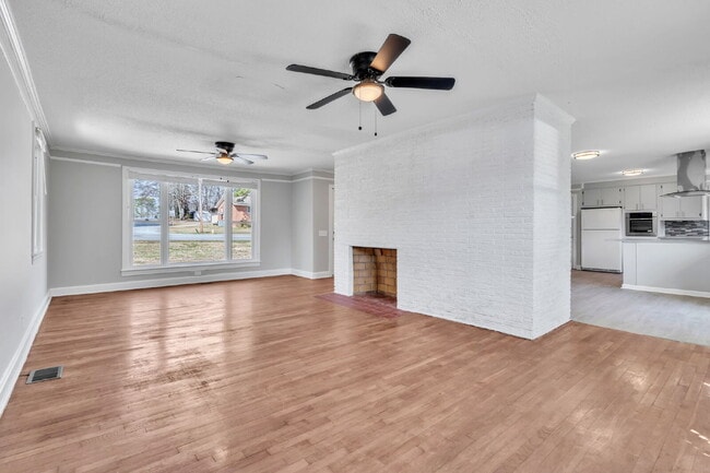 Photo - 3BR/2BA in Prime Taylors Location! Minutes From Everyday Conveniences! $1895/mo rent