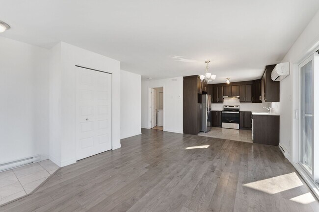 Photo - 514 Plateau Boulevard Unit 1